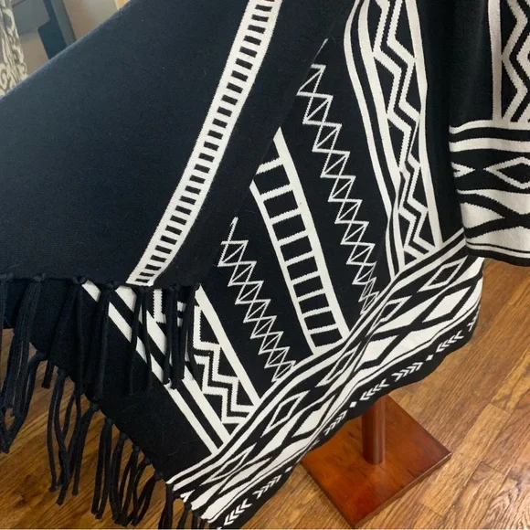 Chico's Aztec Wrap Cardigan Size 1 (Small 8/10) - Picture 9 of 12